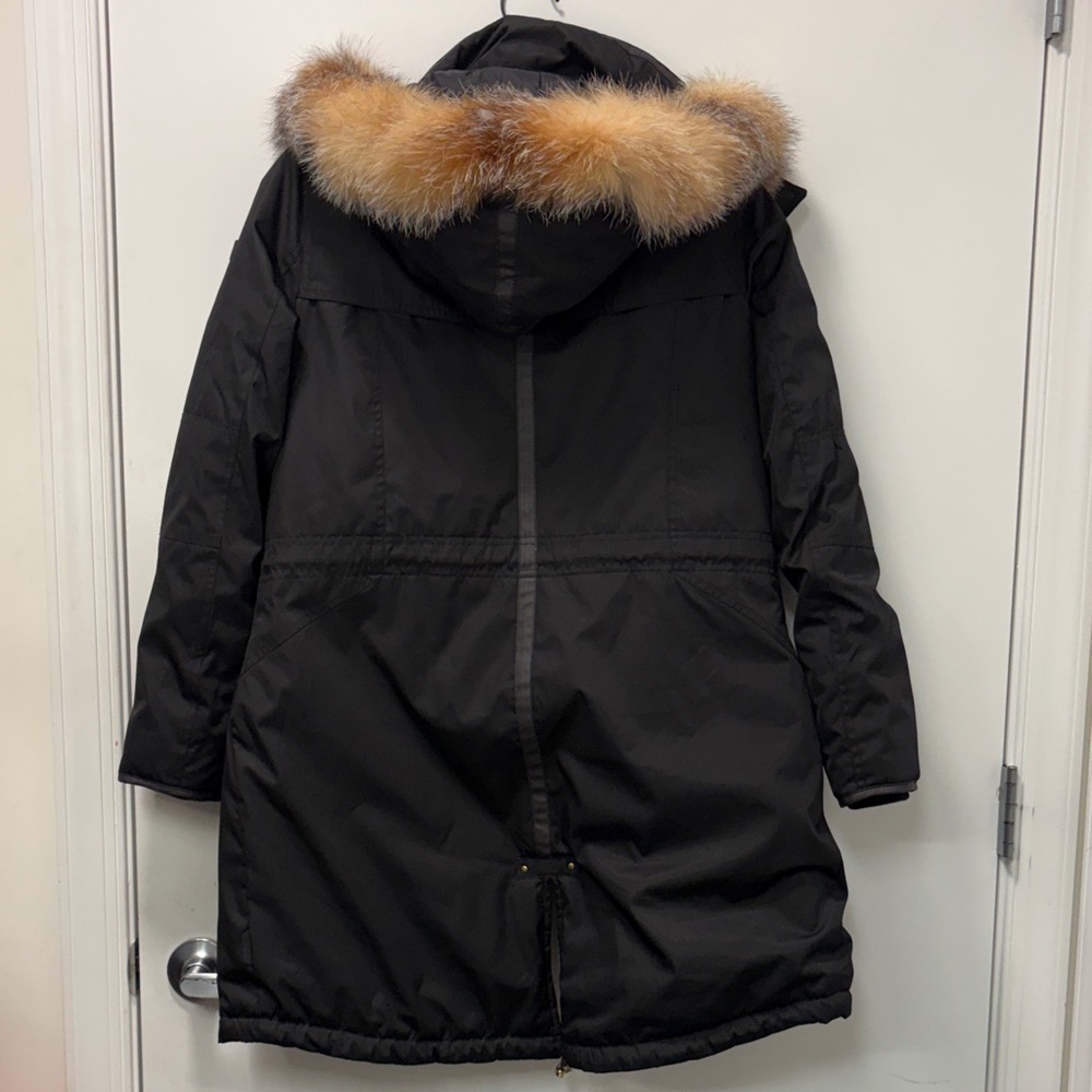TUMI BLACK PUFFER COAT WITH TAN FUR TRIM. - Picture 5 of 16